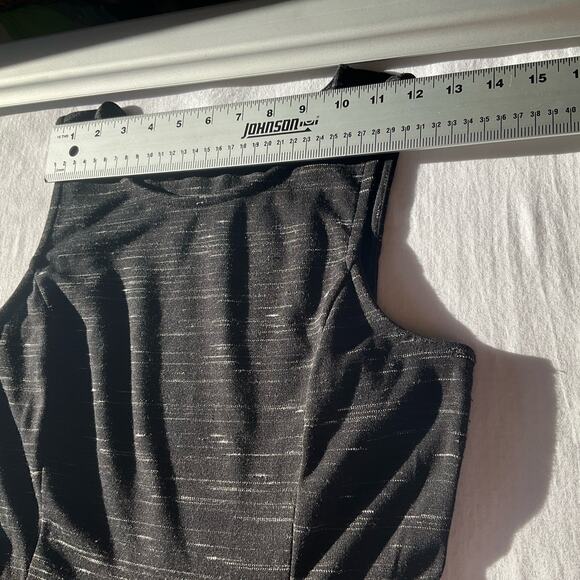 Women’s Sleeveless Crew Neck Knee-length Dress size M, Black - Picture 3 of 9